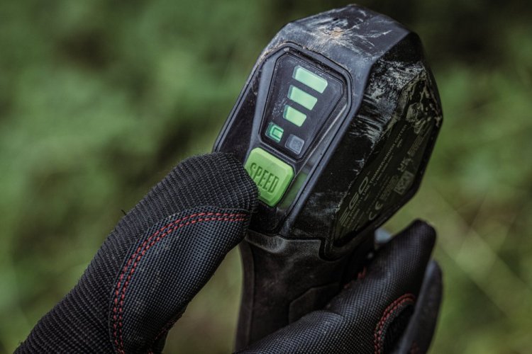 EGO  AKU PRO-X křovinořez BCX4500