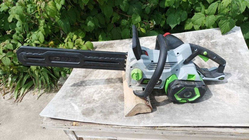 EGO AKU řetězová pila CS1800E