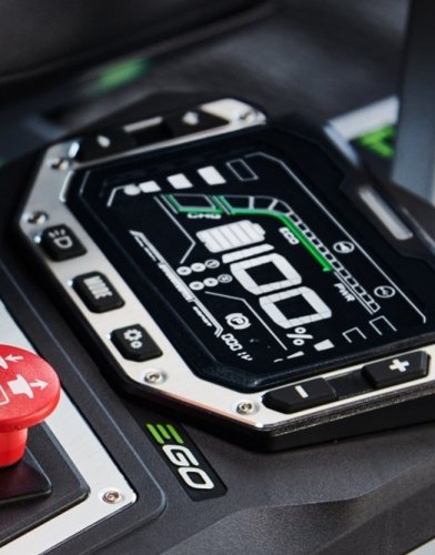 EGO AKU zahradní rider s nulovým poloměrem zatáčení EGO Z6, ZT5201E-L, se zvětšeným záběrem