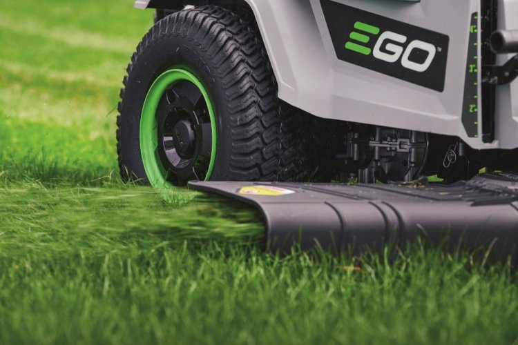 EGO AKU zahradní rider s nulovým poloměrem zatáčení EGO Z6, ZT5201E-L, se zvětšeným záběrem